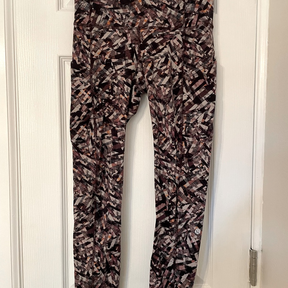 Lululemon size 6 leggings
Wunder Train
